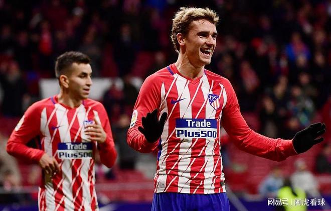 体校足球场从今天开始实行假期集训-爱游戏app