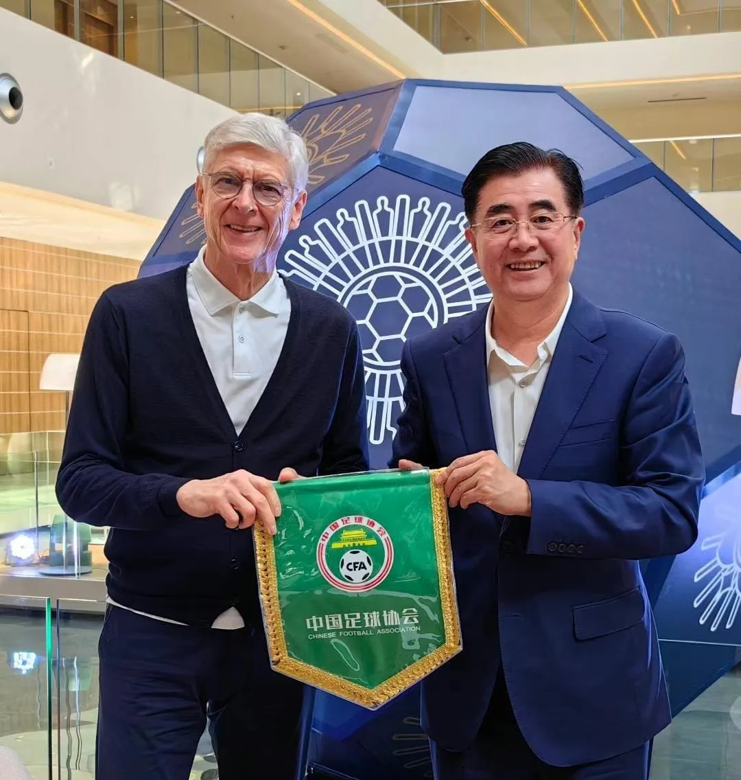 关键时刻足总杯传出新动向，纽约尼克斯内部沟通，管理层表态：赛场秩序良好，球探报告显示潜力 -爱游戏网址