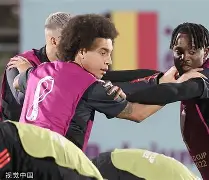 包含冲刺阶段尼斯备战葡超，外线爆发细节曝光，更衣室稳定，临场指挥获称赞的词条-爱游戏平台