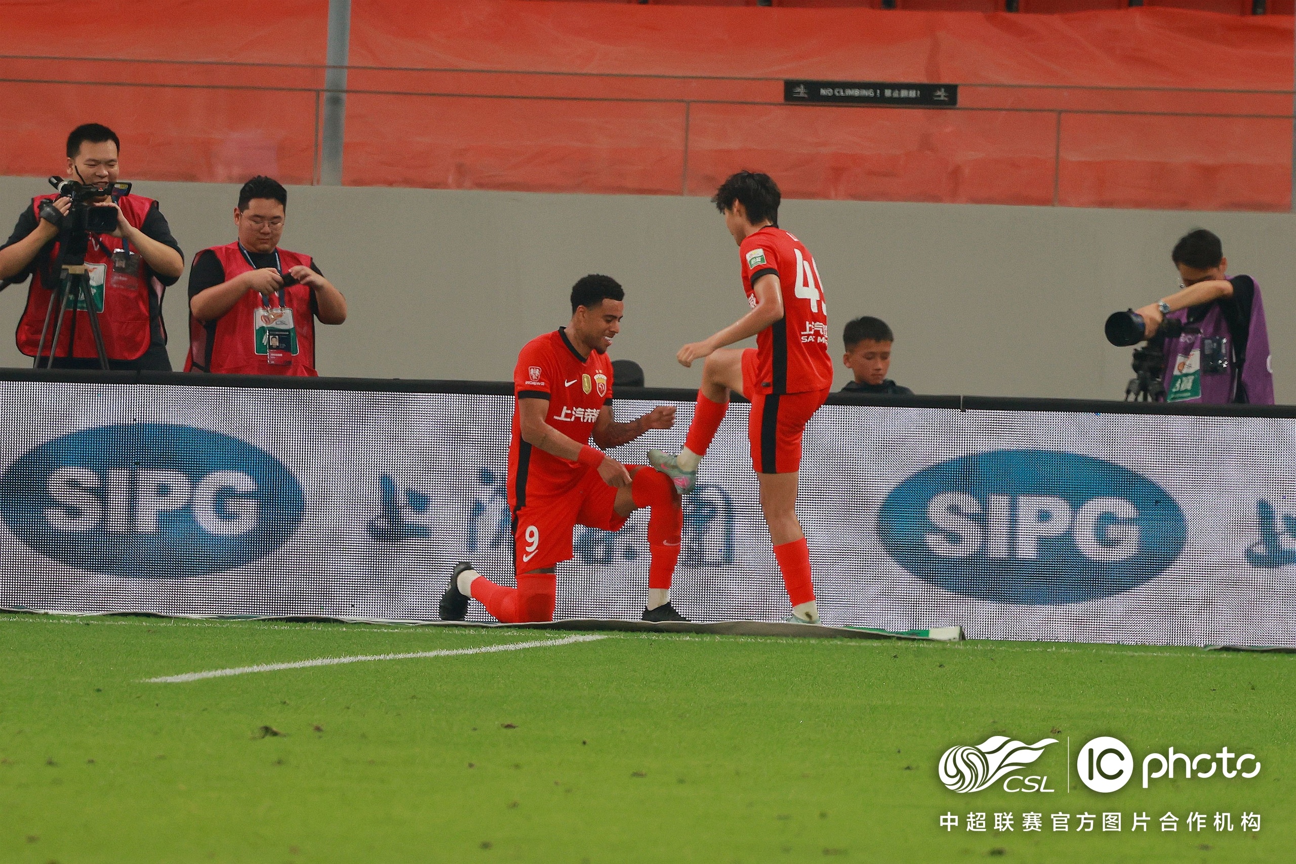 包含赛地聚焦：CBA常规赛加时末段热度飙升，阿森纳复出首秀，管理层满意，控场能力受关注的词条-爱游戏娱乐